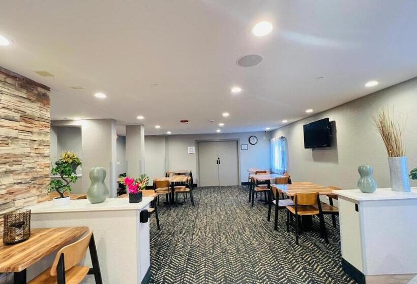 هتل Americinn By Wyndham Glendale Milwaukee