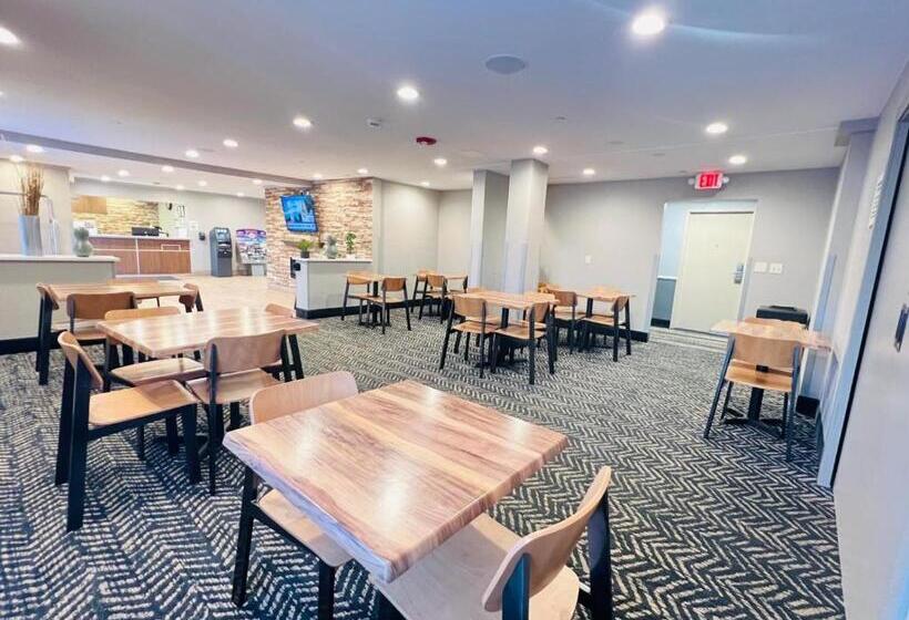 هتل Americinn By Wyndham Glendale Milwaukee