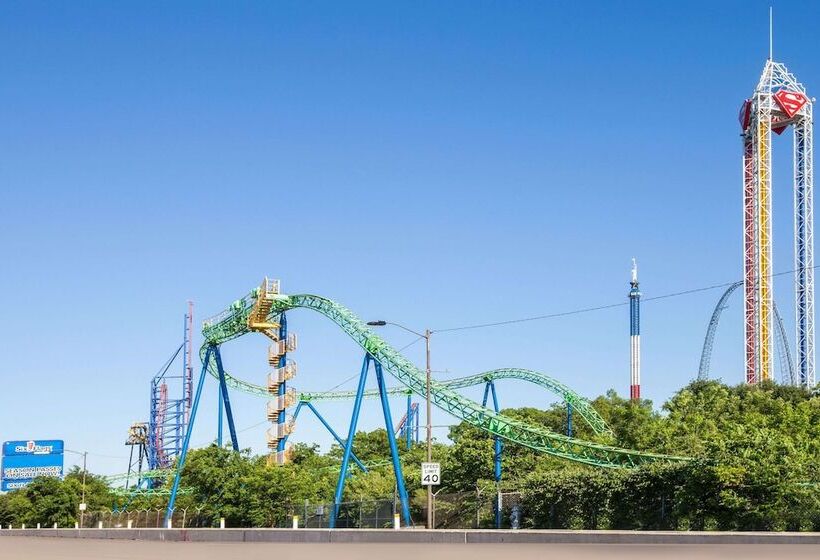 בית מלון כפרי Baymont By Wyndham Arlington At Six Flags Dr