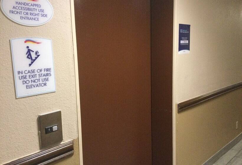 فندق Baymont By Wyndham Detroit/roseville