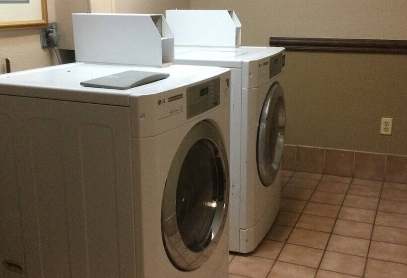 فندق Baymont By Wyndham Detroit/roseville