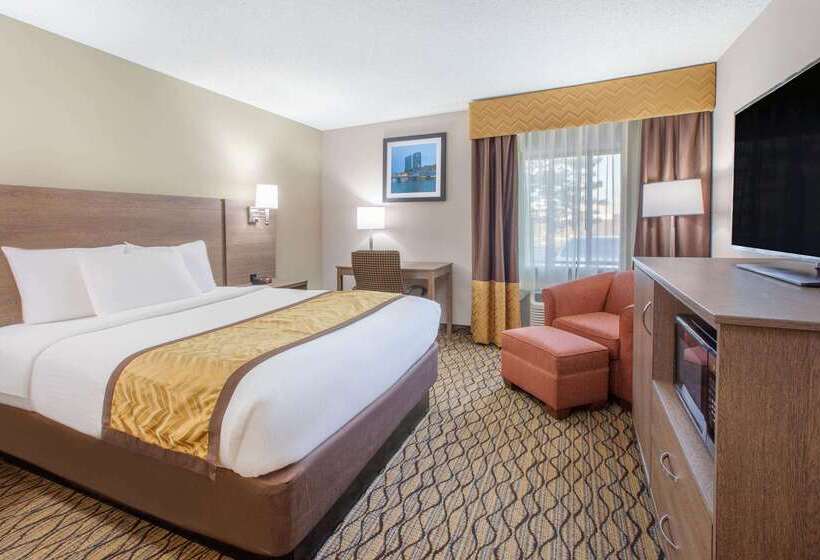 Отель Baymont By Wyndham Grand Rapids Airport