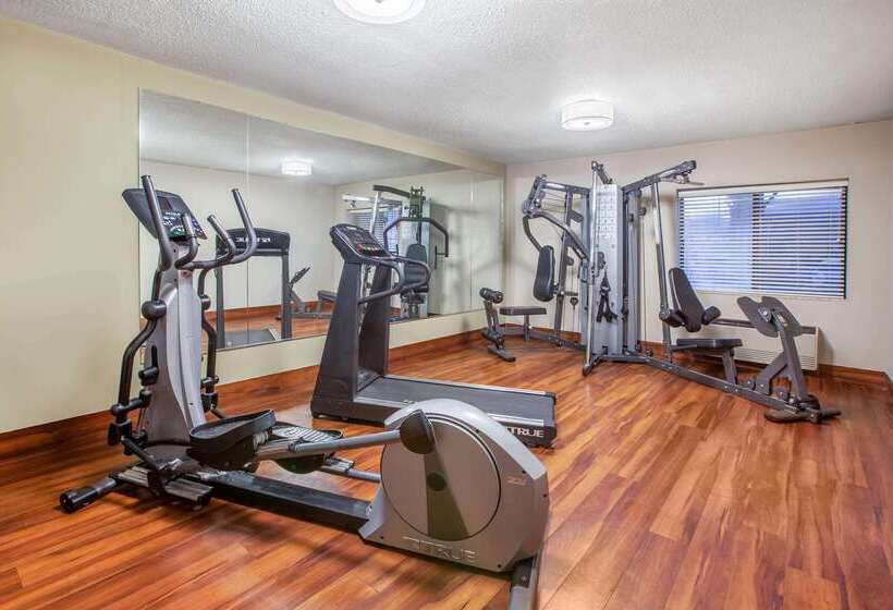 Отель Baymont By Wyndham Grand Rapids Airport