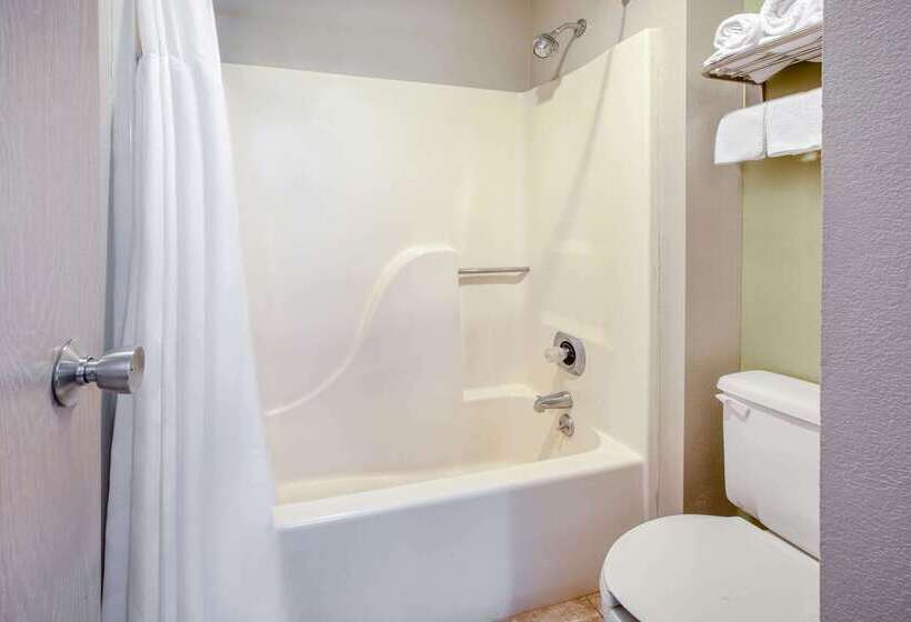 هتل Baymont By Wyndham Grand Rapids Airport