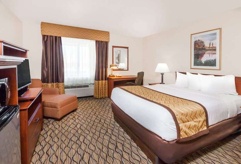 هتل Baymont By Wyndham Grand Rapids Airport