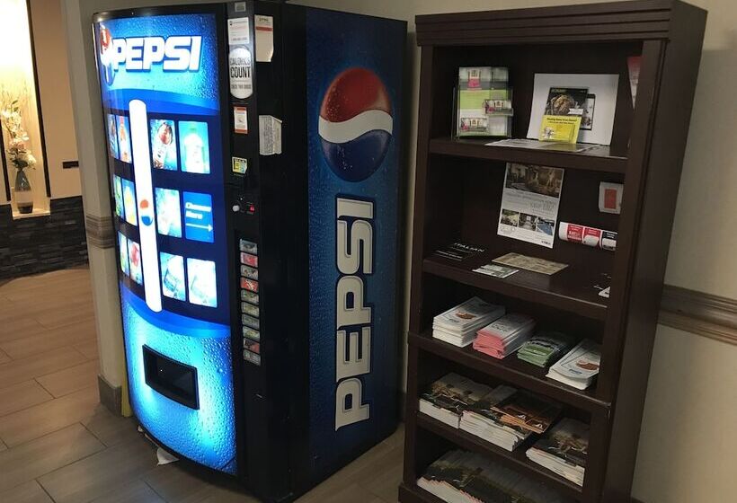 Отель Baymont By Wyndham Grand Rapids Airport