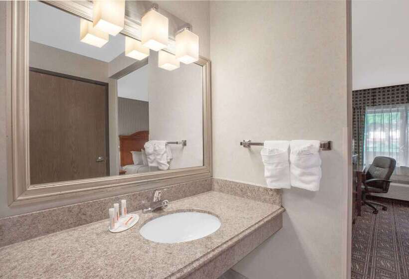 فندق Baymont By Wyndham Jackson