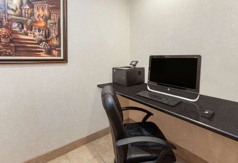 فندق Baymont By Wyndham Jackson