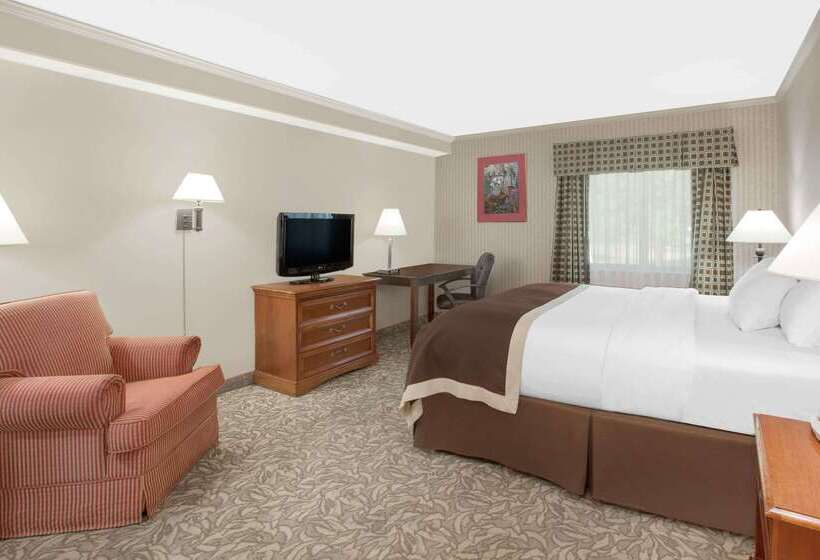 فندق Baymont By Wyndham Jackson