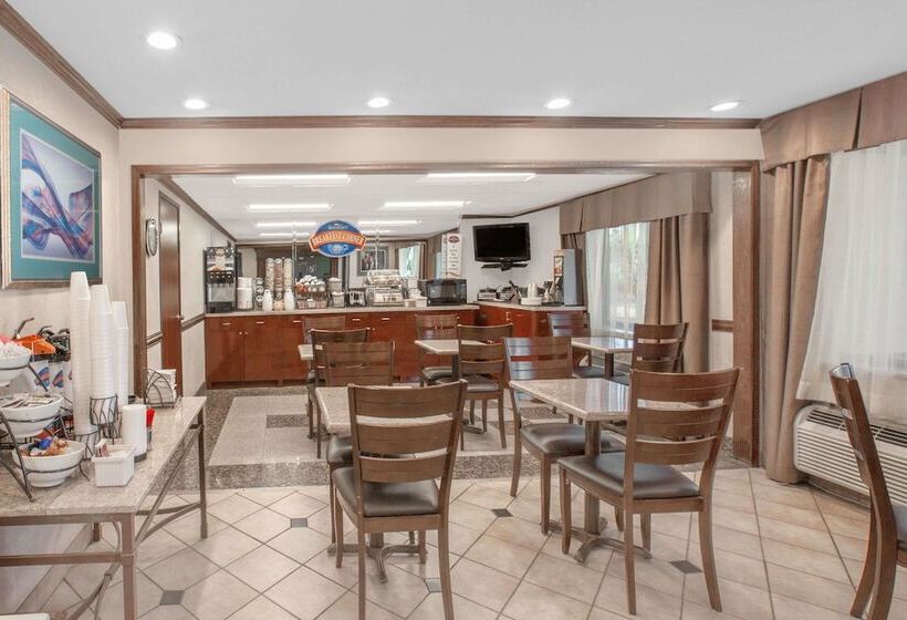 فندق Baymont By Wyndham Jackson