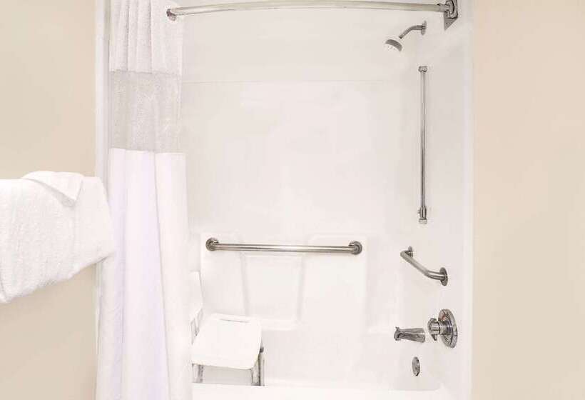 فندق Baymont By Wyndham Janesville