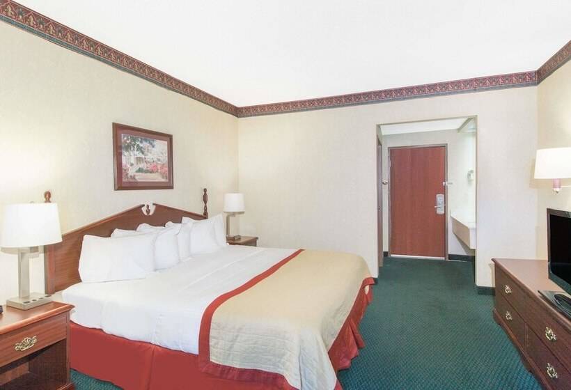 هتل Baymont By Wyndham Jonesboro