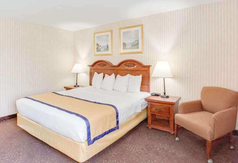 هتل Baymont By Wyndham Kalamazoo West