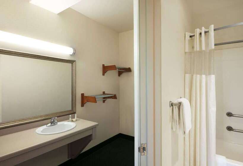 호텔 Baymont By Wyndham Mackinaw City