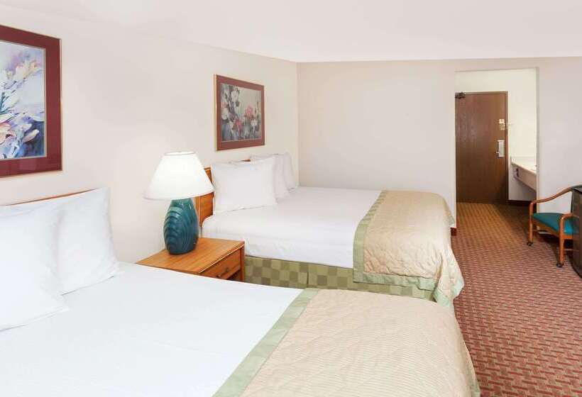 בית מלון כפרי Baymont By Wyndham St. Joseph/stevensville