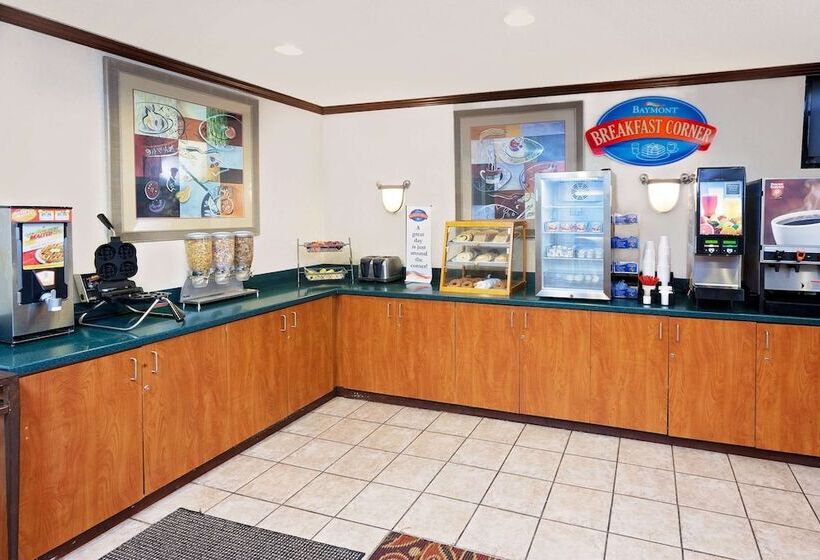 בית מלון כפרי Baymont By Wyndham St. Joseph/stevensville