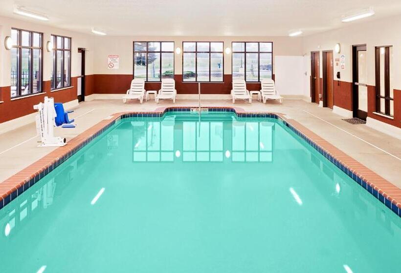 בית מלון כפרי Baymont By Wyndham St. Joseph/stevensville