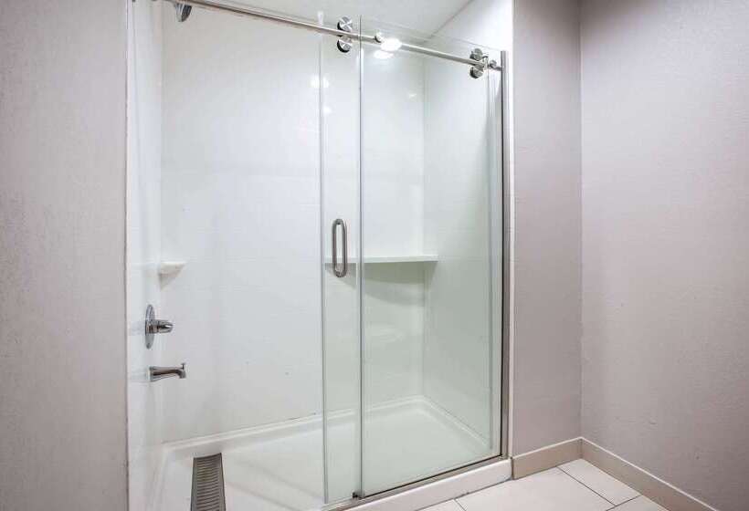 בית מלון כפרי Baymont By Wyndham Traverse City