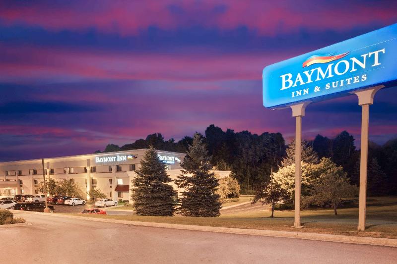 בית מלון כפרי Baymont By Wyndham Traverse City