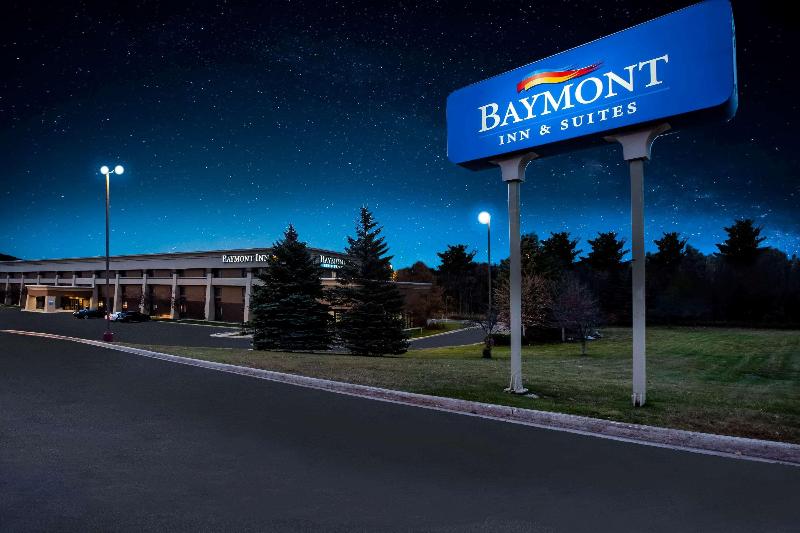 בית מלון כפרי Baymont By Wyndham Traverse City