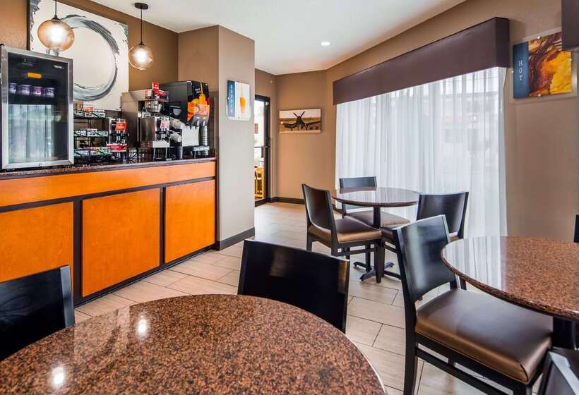 בית מלון כפרי Best Western Airport Inn