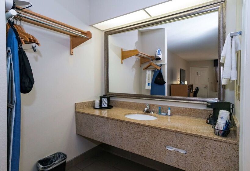 בית מלון כפרי Best Western Airport Inn