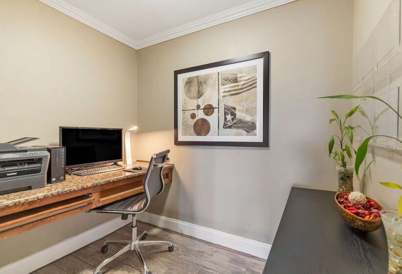 Отель Best Western Brady Inn