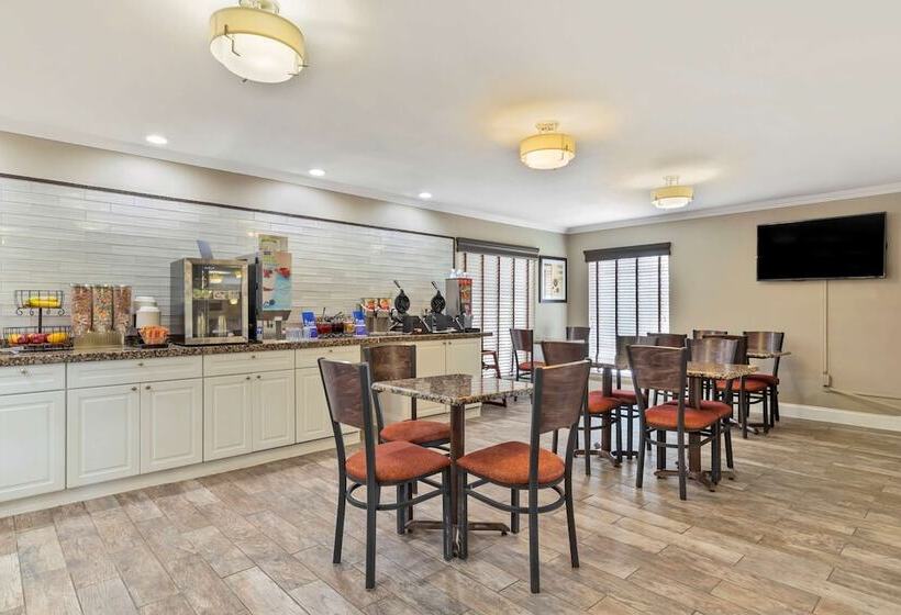 Отель Best Western Brady Inn