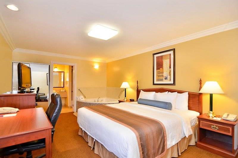 فندق Best Western China Lake Inn