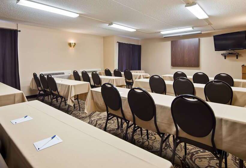 Отель Best Western Clifton Park