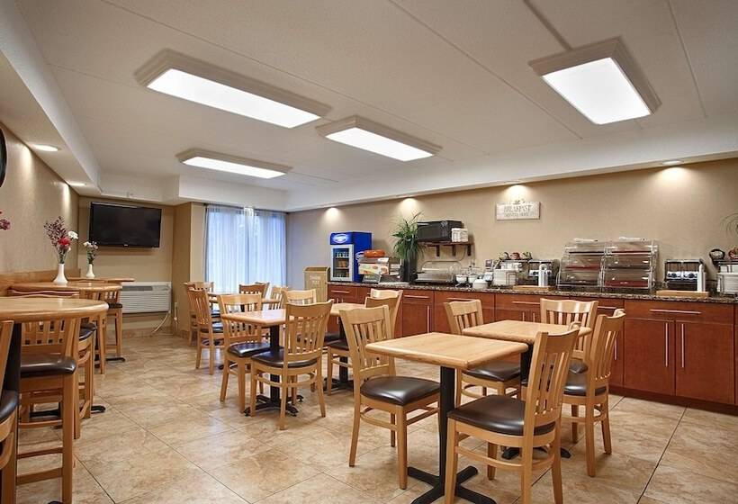 בית מלון כפרי Best Western Clifton Park