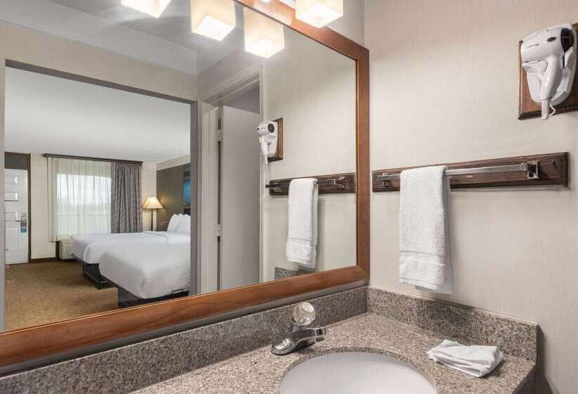 בית מלון כפרי Days Inn By Wyndham Columbia Kentucky