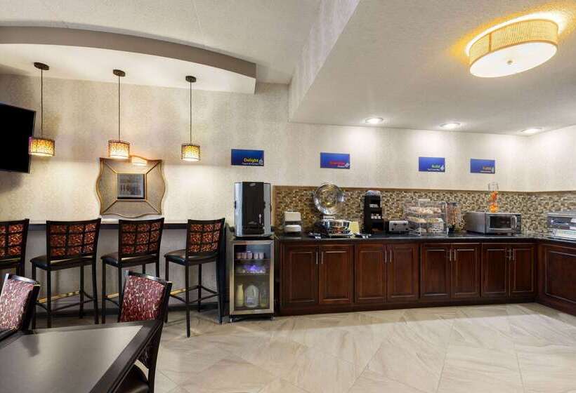 בית מלון כפרי Days Inn By Wyndham Columbia Kentucky