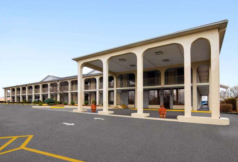 בית מלון כפרי Days Inn By Wyndham Columbia Kentucky