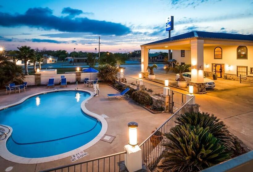 호텔 Best Western George West Executive Inn