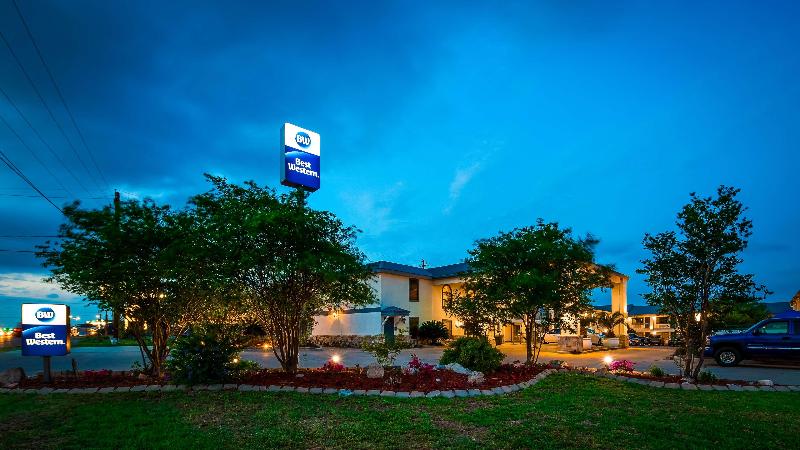 בית מלון כפרי Best Western George West Executive Inn