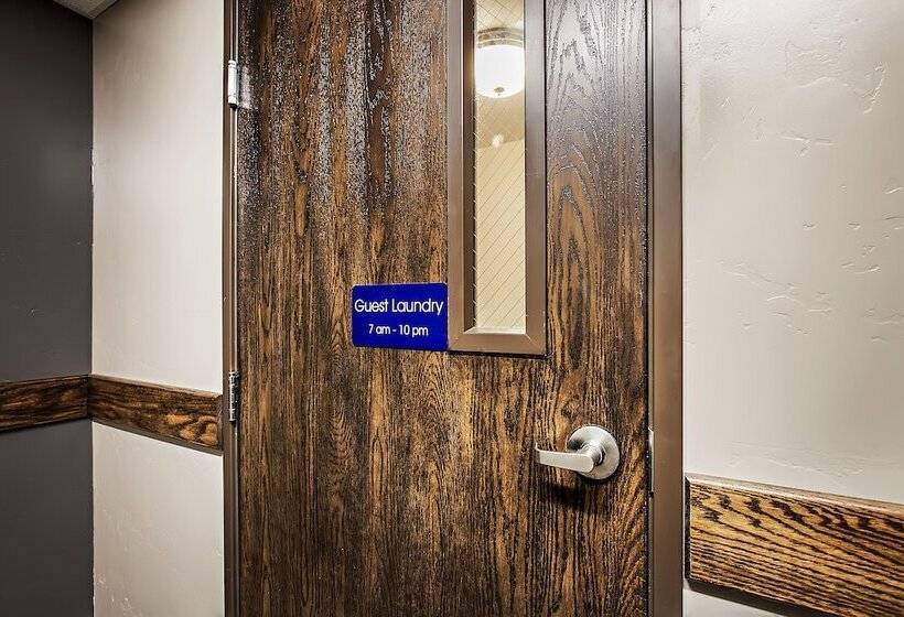 فندق Third Street Inn