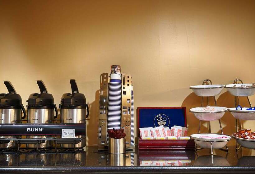 هتل Best Western Oakbrook Inn