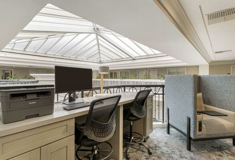 فندق Best Western Plus All Suites Inn