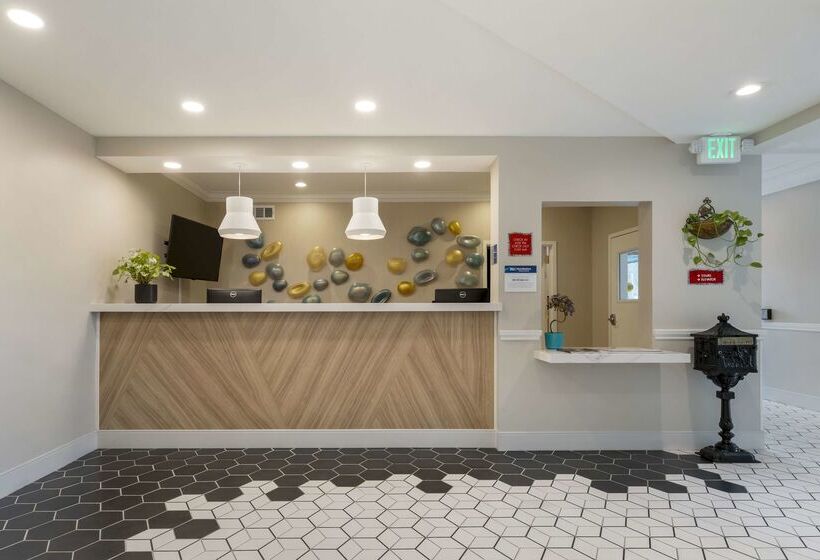 فندق Best Western Plus All Suites Inn