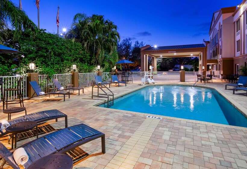 ホテル Best Western Plus Ambassador Suites