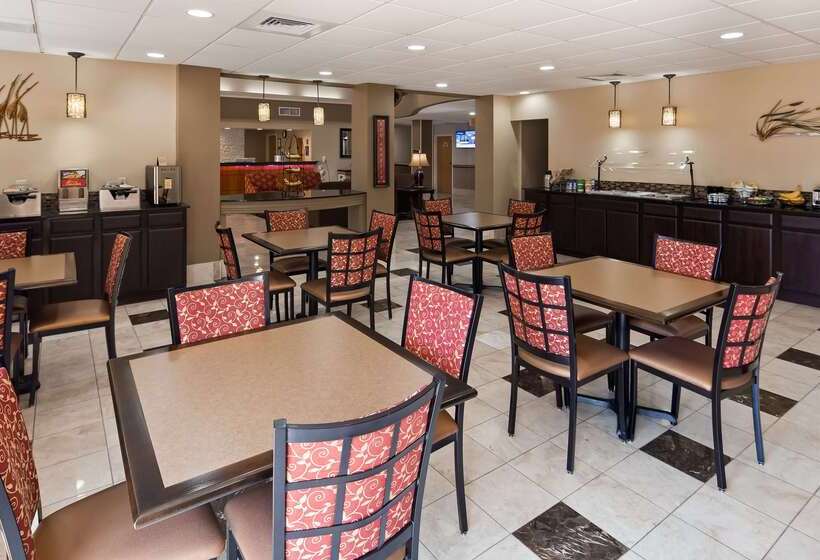 فندق Best Western Plus Ambassador Suites