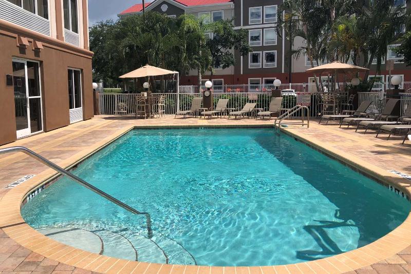 ホテル Best Western Plus Ambassador Suites