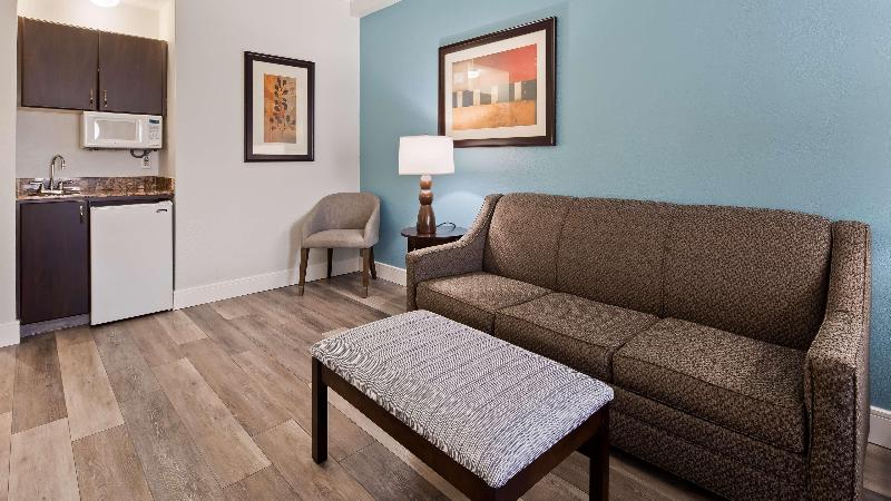 فندق Best Western Plus Ambassador Suites