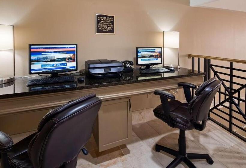 ホテル Best Western Plus Ambassador Suites