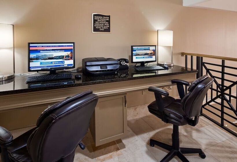 فندق Best Western Plus Ambassador Suites