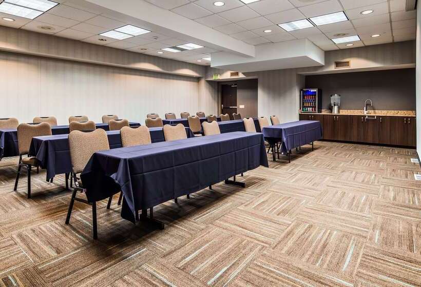 فندق Best Western Plus Cottontree Inn