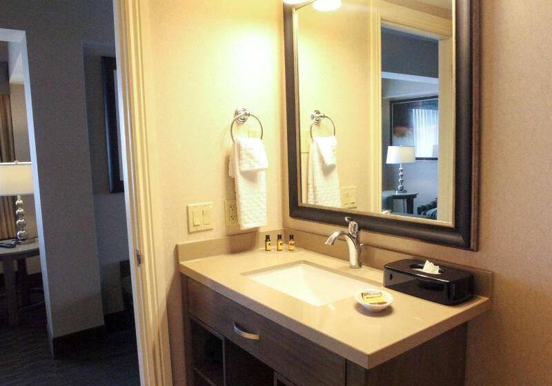 فندق Best Western Plus Cottontree Inn