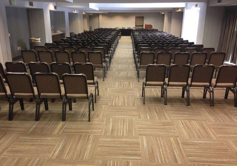 فندق Best Western Plus Cottontree Inn