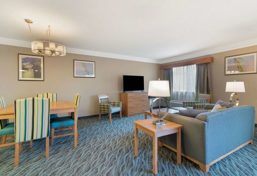 هتل Best Western Plus Executive Court Inn & Conference Center